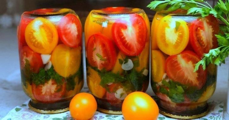 Маринованные помидоры с чесноком и зеленью — яркое зимнее угощение