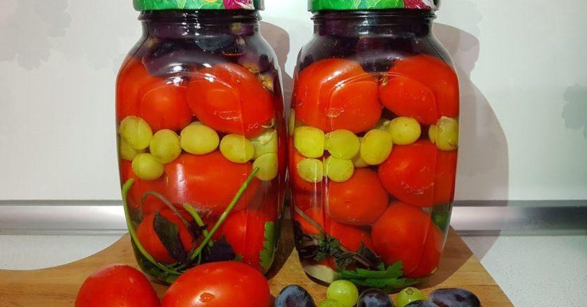 Маринованные помидоры с виноградом на зиму - настоящий вкусовой сюрприз!