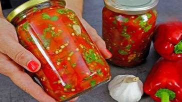 Вкуснейший салат из запечённого перца с чесноком и зеленью – зимой нарасхват!