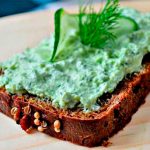 Вкуснейшая чесночная намазка с зеленью и сыром — идеальна закуска!