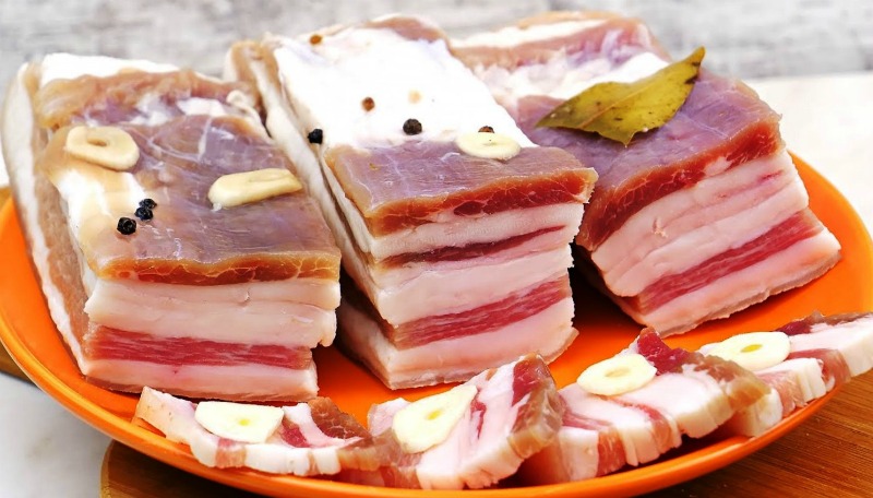 Соленое сало в рассоле без варки: простой способ в домашних условиях