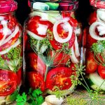 Потрясающие маринованные помидоры с луком и чесноком — рецепт, который просят все! 14 Потрясающие маринованные помидоры с луком и чесноком — рецепт, который просят все!