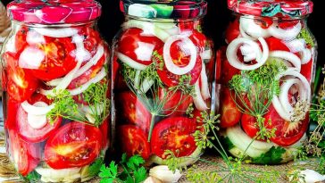 Потрясающие маринованные помидоры с луком и чесноком — рецепт, который просят все!