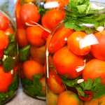 Помидоры как из бочки! Бабушкин рецепт с рассолом, который выпивают первым