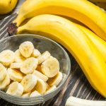 Польза бананов: почему стоит покупать их, когда грустно, не можешь уснуть или болит живот и сердце