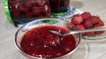 Настало время варить вкуснейшее клубничное варенье с целыми ягодами. Делюсь проверенным рецептом!
