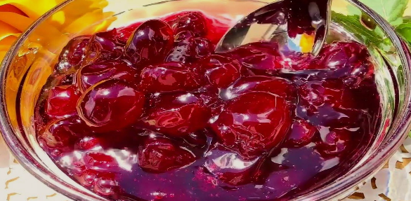 Настоящий вкус лета: густое вишнёвое варенье без лишней суеты!
