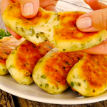 Наградить медалью того, кто это придумал! Картофельные “Пальчики” — вкуснейшая закуска из простых продуктов 18 Наградить медалью того, кто это придумал! Картофельные “Пальчики” — вкуснейшая закуска из простых продуктов