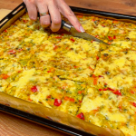 Я просто натираю кабачки и картофель — и запекаю в духовке! Этот простой рецепт вас приятно удивит. 13 Я просто натираю кабачки и картофель — и запекаю в духовке! Этот простой рецепт вас приятно удивит.