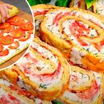 Кабачковый рулет с сырной начинкой и томатами