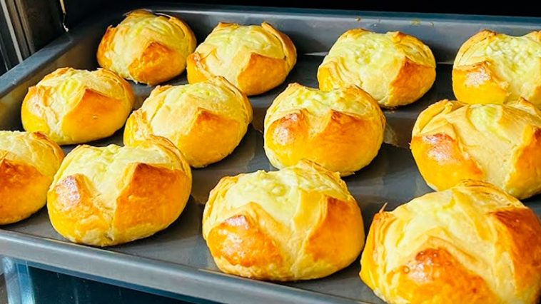 Простые сырные булочки: исчезают за минуту