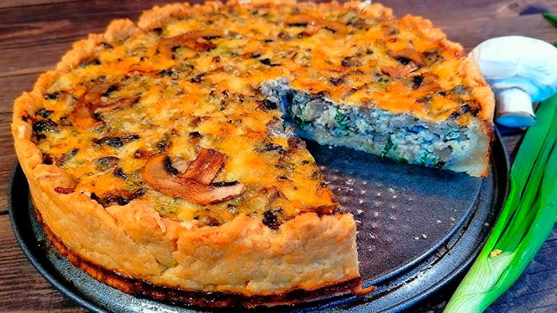 Закусочный пирог с грибами — всегда кстати