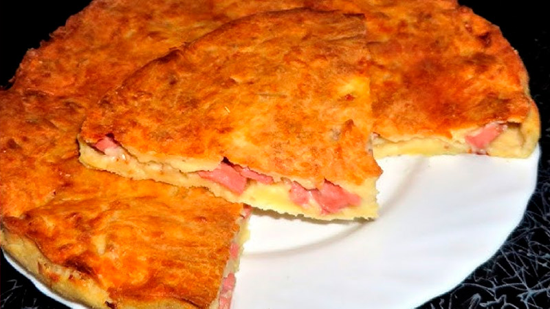 Пирог-пицца с колбасой: быстрый рецепт на каждый день