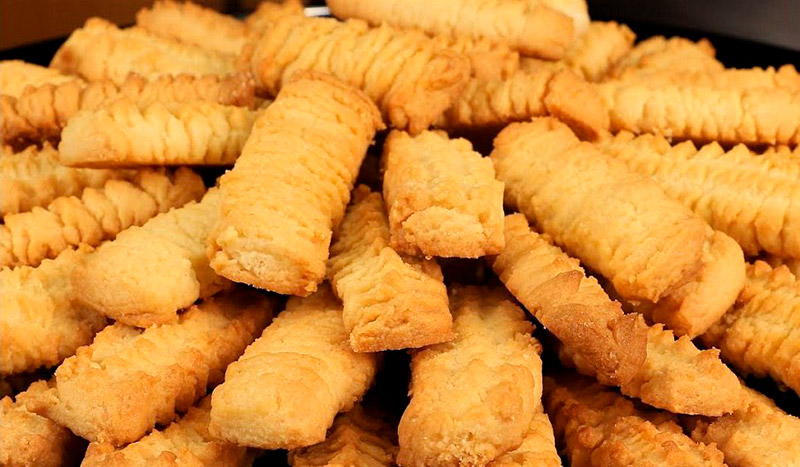 Рецепт из нашего детства: рассыпчатое песочное печенье на майонезе