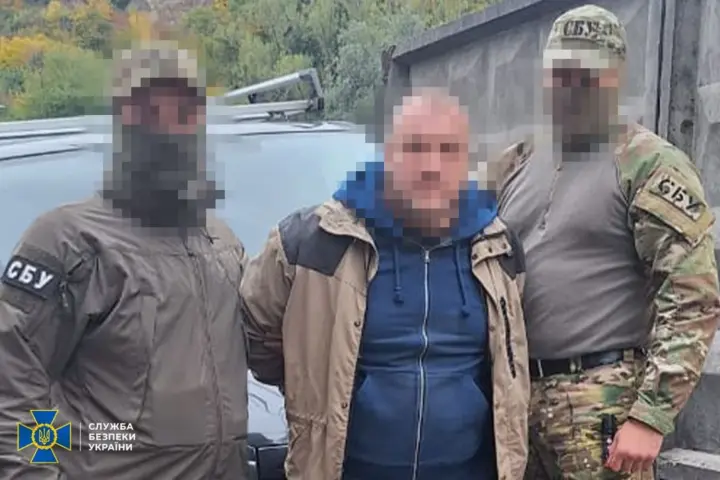 “Сливал ПВО и аэродромы врагу”: СБУ поймала российского агента прямо во время разведки