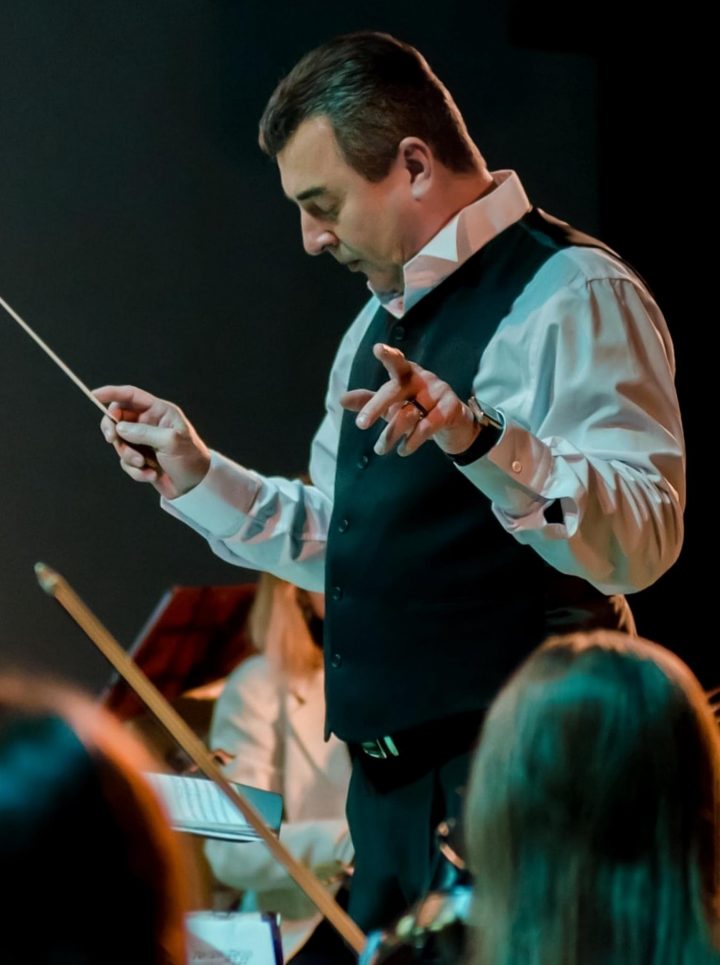 Не стало Маэстро: трагически ушел из жизни многолетний руководитель ансамбля ВСУ Дмитрий Антонюк 6 573598775 2519607275087056 8718126112961508249 n e1761859157589