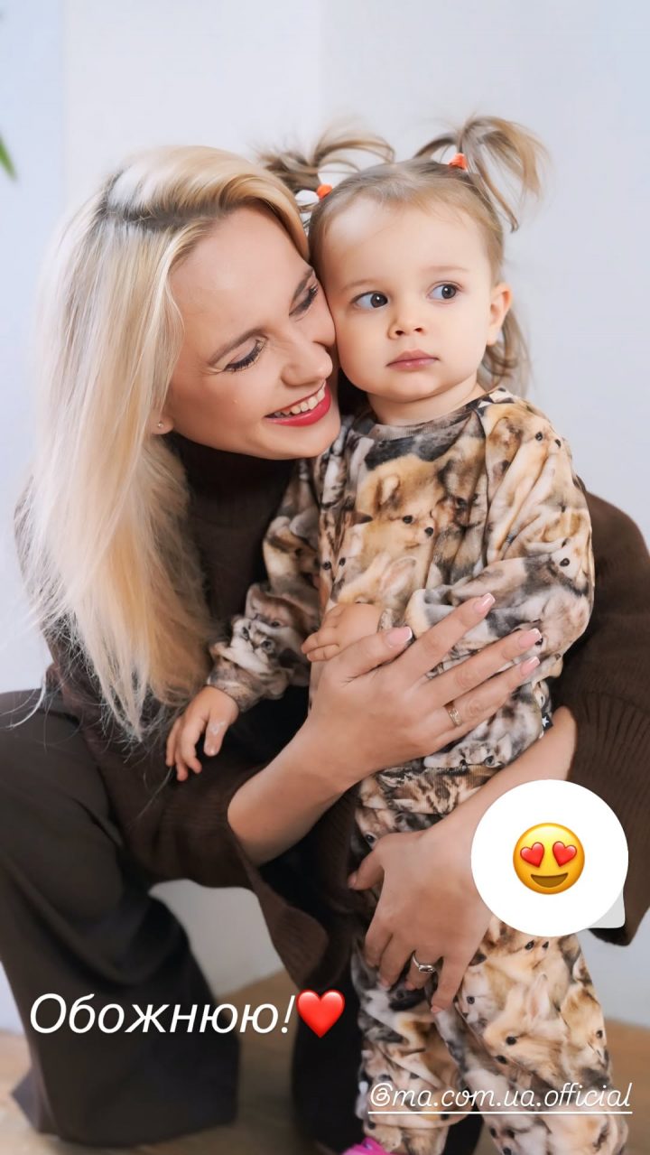 «Лучший антистресс»: Лилия Ребрик умилила сеть фото 1,5-летней Адельки в костюме с щенками 8 Лилия Ребрик