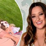 Наталья Могилевская с дочерью устроили пикник с курьезом: «Забыли плед, но орешки спасли!» 18 Наталья Могилевская с дочерью устроили пикник с курьезом: «Забыли плед, но орешки спасли!»