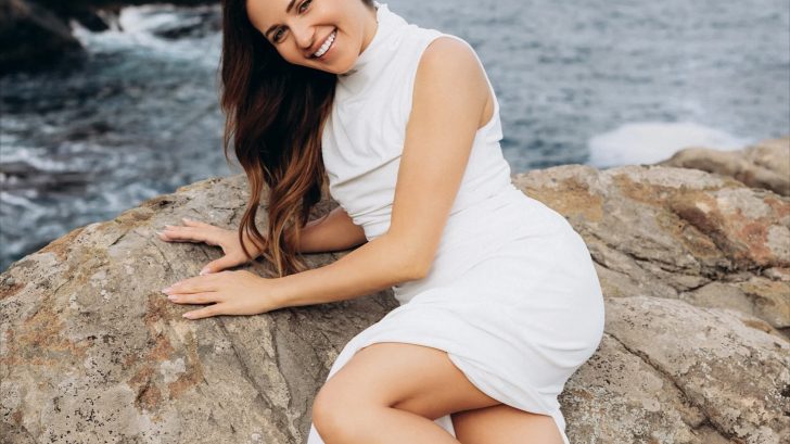 Не скучает после развода: Денисенко без одежды устроила откровенную фотосессию на берегу моря 6 natalka denisenko 1761905350002