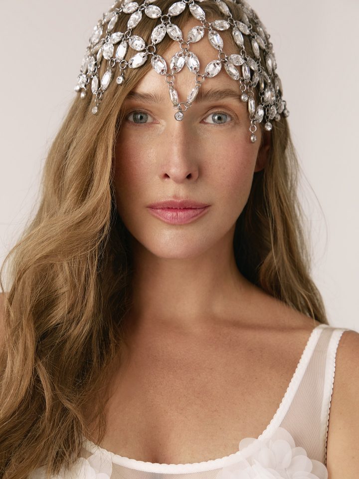 Прозрачная майка и кристаллы на голове: Осадчая в необычном образе напомнила, как важно ловить момент 8 1763227582870 e1763232486721