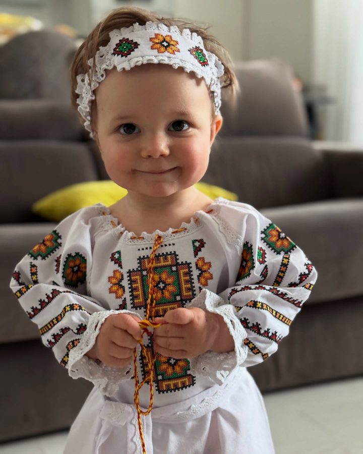 Лилия Ребрик восхитила Аделиной в стильной вышиванке: «Мини-модель украиночка» 9 1763317329263 e1763317488275