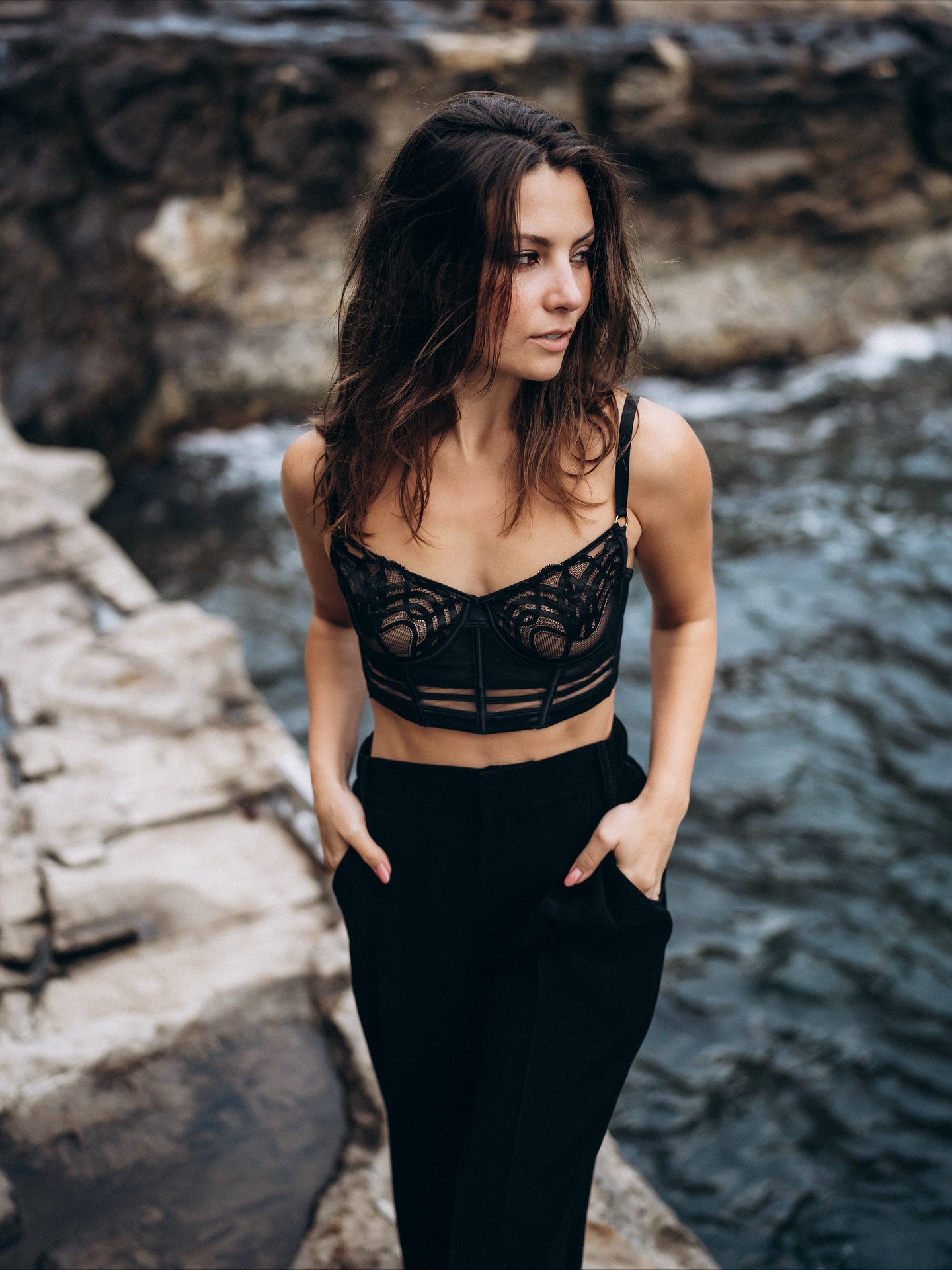 Антонина Хижняк очаровала обнаженной съемкой на Черноморском побережье: «Древнее просыпается в памяти» 8 1763492078221 1