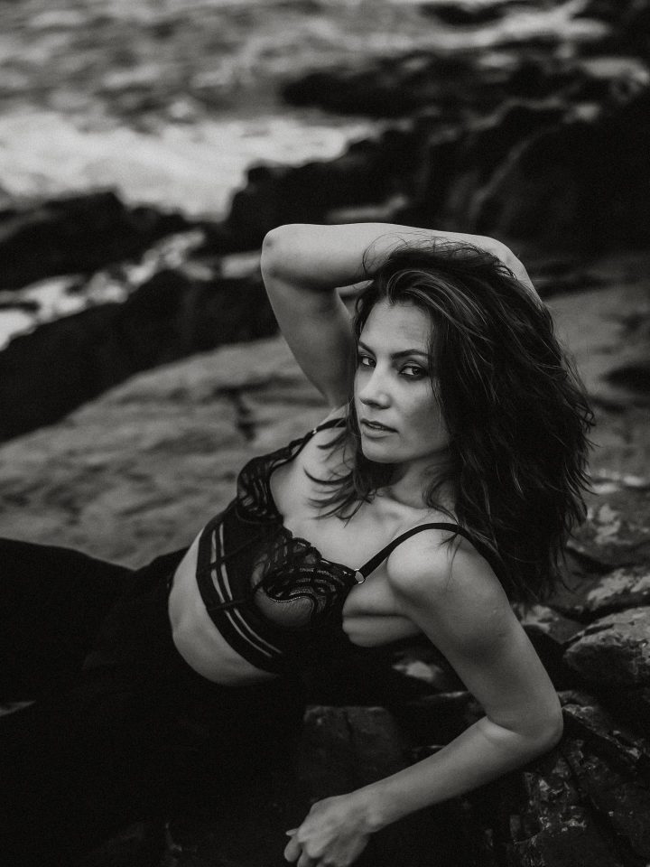 Антонина Хижняк очаровала обнаженной съемкой на Черноморском побережье: «Древнее просыпается в памяти» 13 1763492119160 e1763492433557