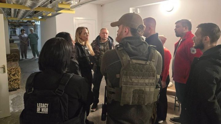 Анджелина Джоли побывала в Николаеве и Херсоне: «Жители не сдаются, несмотря на усталость» 4 Анджелина Джоли