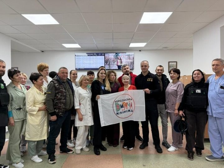 Не испугалась: появились новые фотографии Анджелины Джоли в Херсоне 6 4510 big e1762880446842