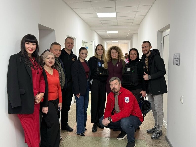 Не испугалась: появились новые фотографии Анджелины Джоли в Херсоне 5 4511 big 1