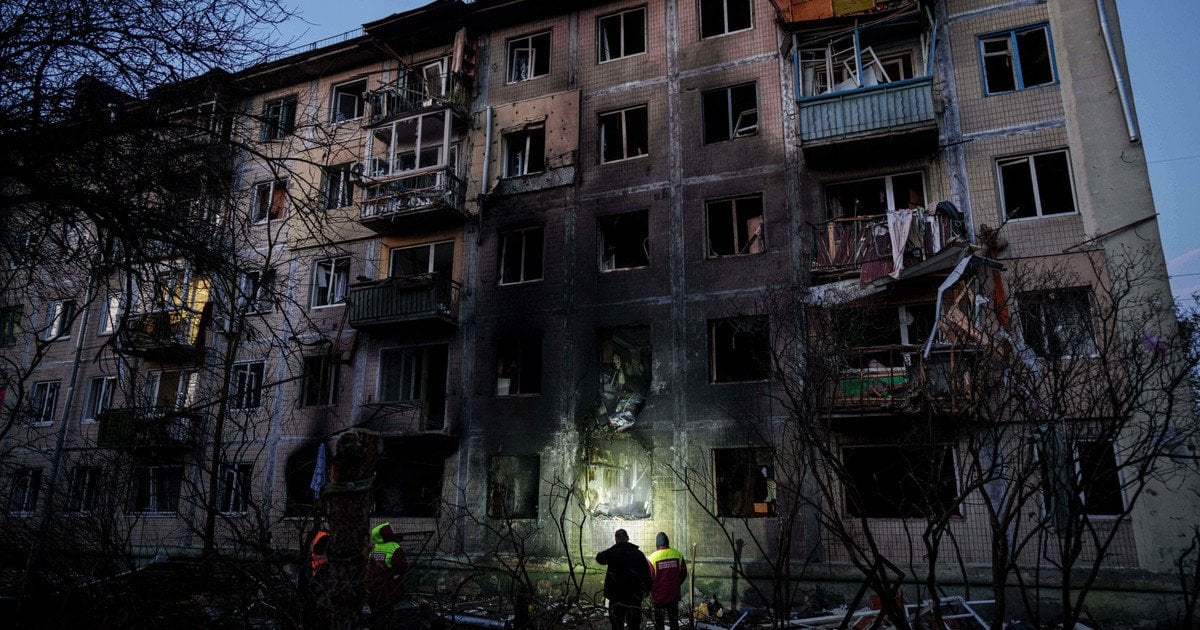 Тушил собственную квартиру: история киевского спасателя Сергея Власенко, чей дом уничтожил российский дрон