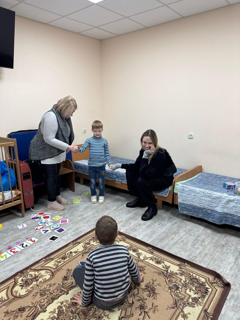 Анджелина Джоли побывала в Николаеве и Херсоне: «Жители не сдаются, несмотря на усталость» 5 72bc2c13e9b4fcd5 1