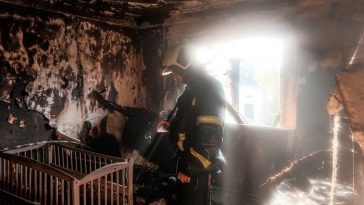 Тушил собственную квартиру: история киевского спасателя Сергея Власенко, чей дом уничтожил российский дрон