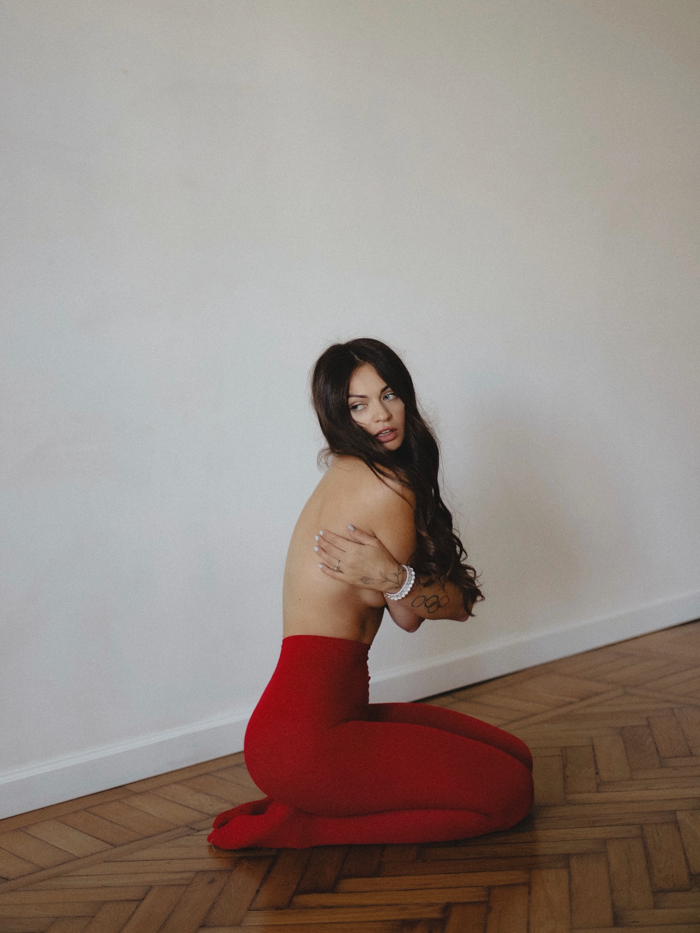 Елена Кравацкая принесла извинения за «голое» фото: «Эти снимки сами попросились в ленту» 9 helenkravatska 1764405929039