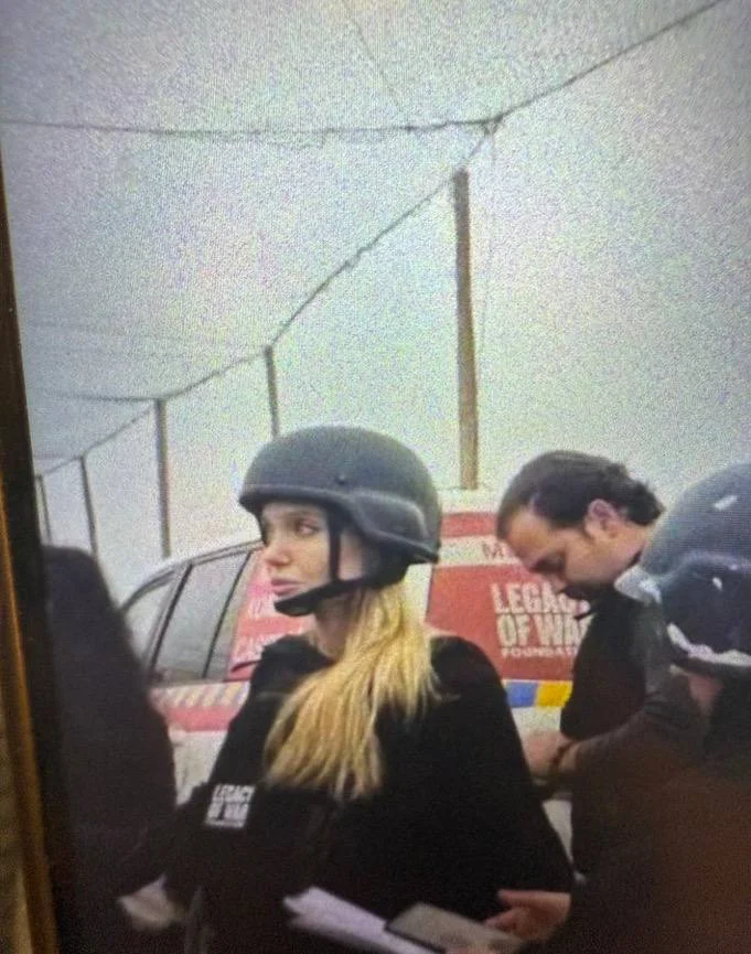 Анджелина Джоли в антидроновом тоннеле Херсона: новые фото из прифронтового города 5 image 1