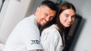 Жена Усика впервые показала всех четырех детей: трогательные семейные кадры покорили сеть (фото)