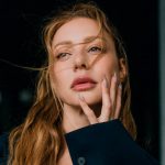 «Оазис нежности»: Тина Кароль в футуристическом скульптурном платье поразила сеть новой фотосессией