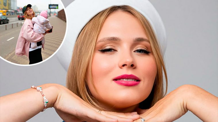 Анна Кошмал удивила сеть: впервые за долгое время показала мужа и дочь 4 Анна Кошмал удивила сеть: впервые за долгое время показала мужа и дочь