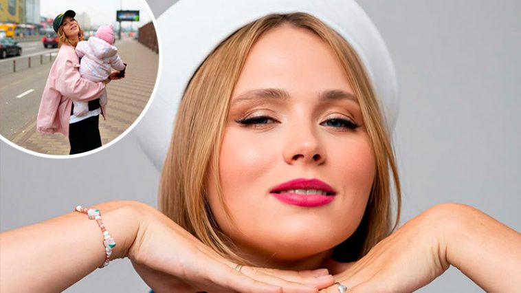 Анна Кошмал удивила сеть: впервые за долгое время показала мужа и дочь