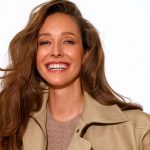 Прозрачная майка и кристаллы на голове: Осадчая в необычном образе напомнила, как важно ловить момент 20 Прозрачная майка и кристаллы на голове: Осадчая в необычном образе напомнила, как важно ловить момент