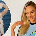 «Лазурная богиня»: Дарья Белодед в платье с воланами похвасталась бесконечными ногами