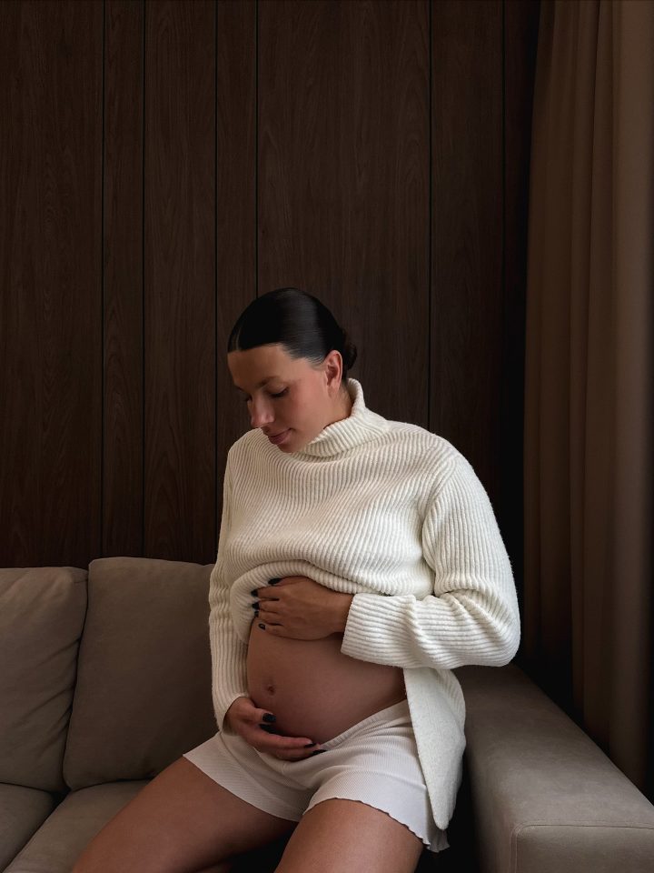 «Животик растет, а любовь крепнет»: беременная Марина Бех-Романчук показала новые фото и рассказала об изменениях в теле 7 marynabekh 1763062039878 e1763062579405