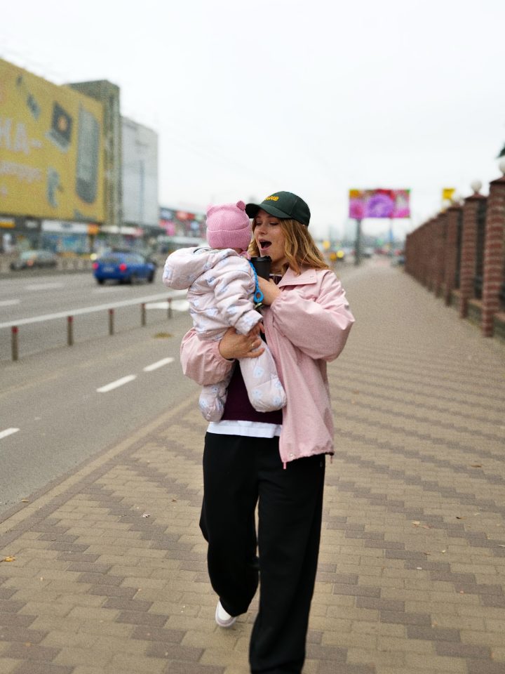 Анна Кошмал удивила сеть: впервые за долгое время показала мужа и дочь 6 smorkovkina 1762707564525 e1762793137965