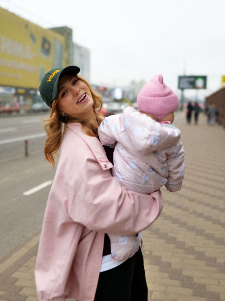 Анна Кошмал удивила сеть: впервые за долгое время показала мужа и дочь 5 smorkovkina 1762707564527 e1762793126405