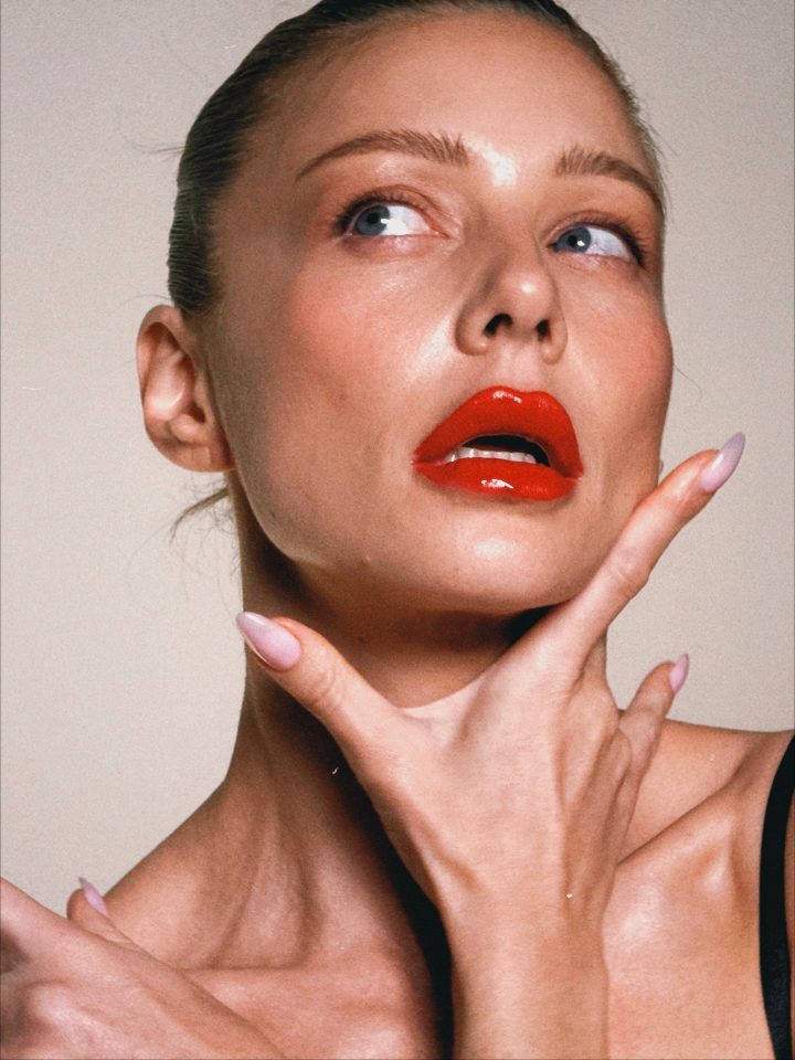 Смелая и элегантная: Кароль в белье и пальто поразила изящными ножками 11 tina karol 1763290670082 e1763291425828