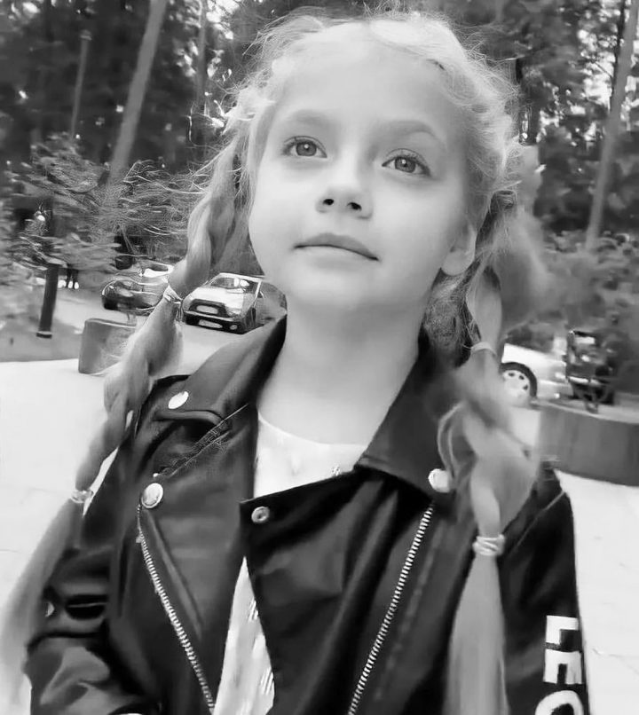 Секретное возвращение? Дочь Пугачевой и Галкина показала новогоднюю Москву 9 1765565439720 e1765565583206