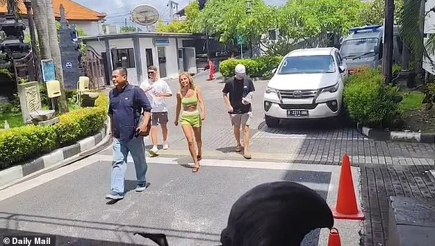 Угроза 15 лет тюрьмы: порноактриса Бонни Блу арестована на Бали 8 Бонни Блу