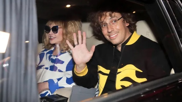 Секретное возвращение? Дочь Пугачевой и Галкина показала новогоднюю Москву 7 842878 r 000000 053.jpg