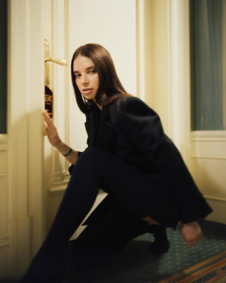 Кадр, наполненный нежностью: Усик с женой поразили романтическим фото после светского выхода 10 SaveClip.App 586717952 18049390949690876 7708451414036803175 n e1765906282220