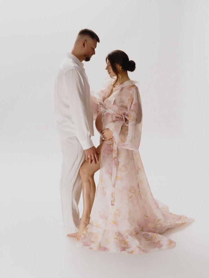 Ожидание чуда: беременная Марина Бех-Романчук тронула нежной фотосессией с мужем 8 SaveClip.App 601491446 18544816036002770 6195623638054162525 n e1766089025656